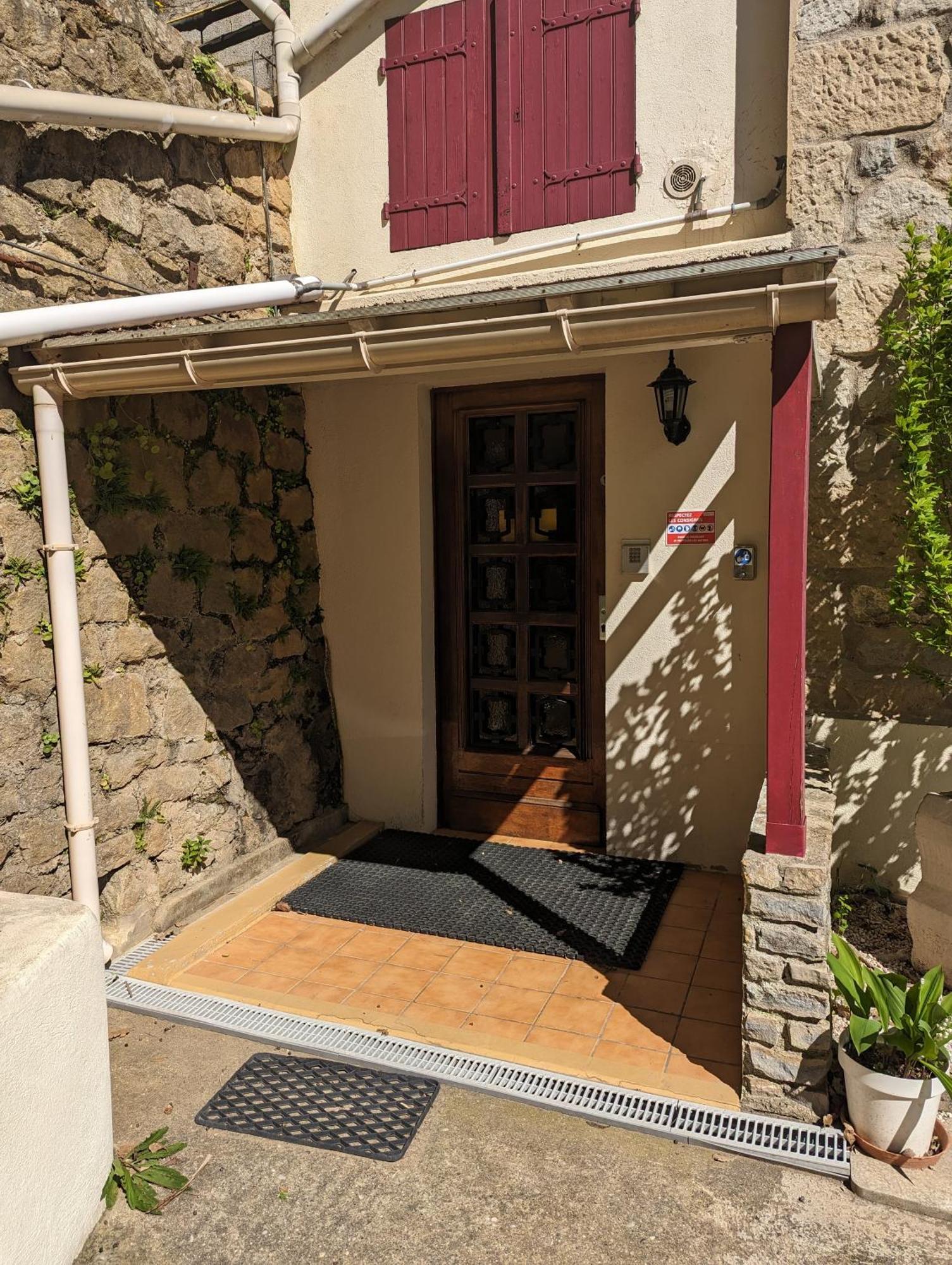Auberge Des Pins Aubenas Exterior photo